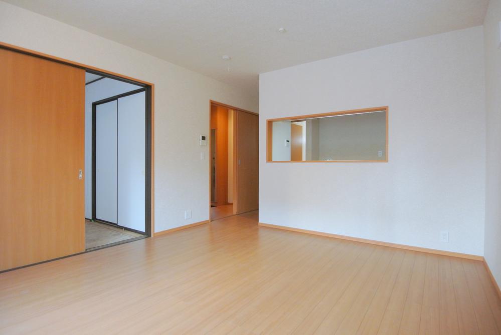 Living. Selling local