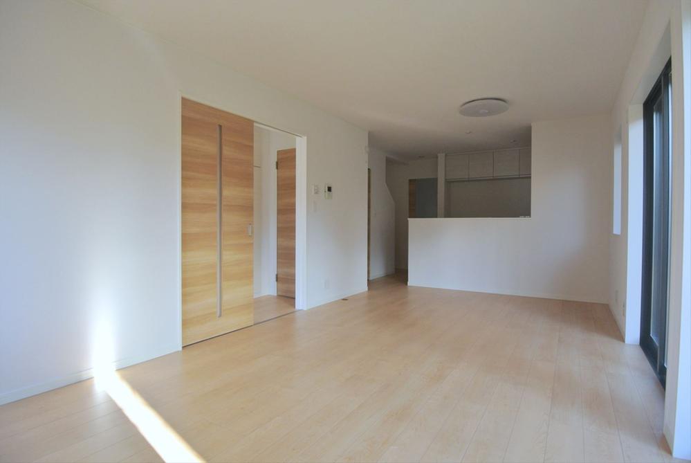 Living. Selling local