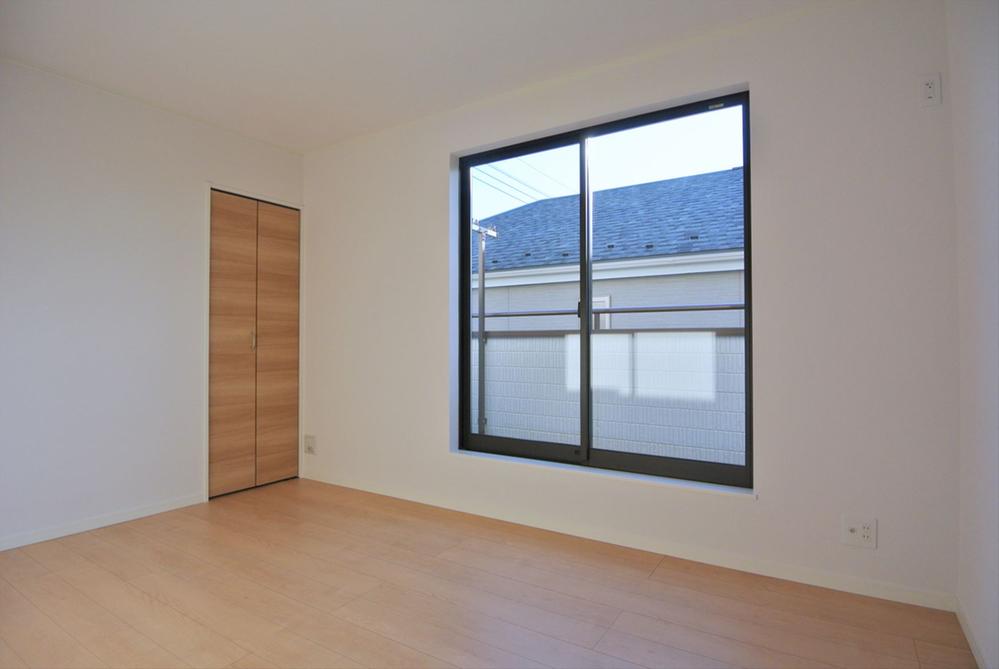 Non-living room. Selling local