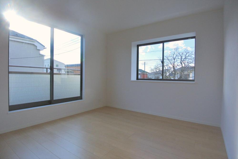 Non-living room. Selling local