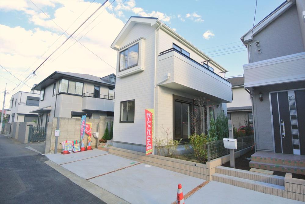 Local appearance photo. Selling local