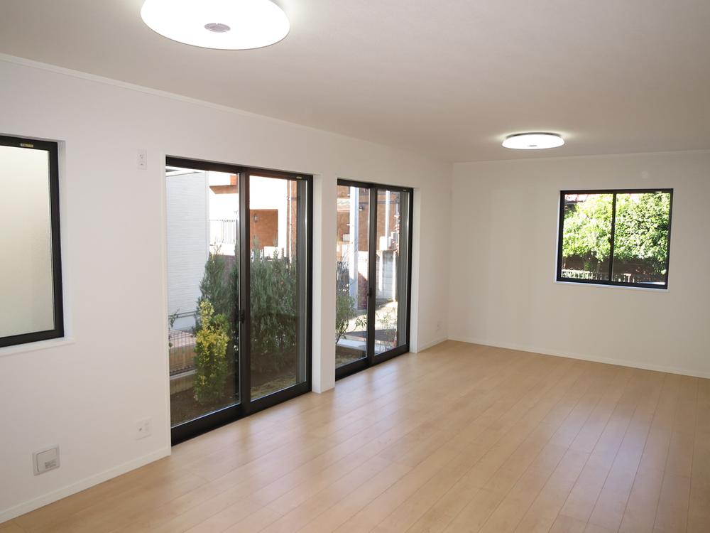 Living. Local (12 May 2013) Shooting