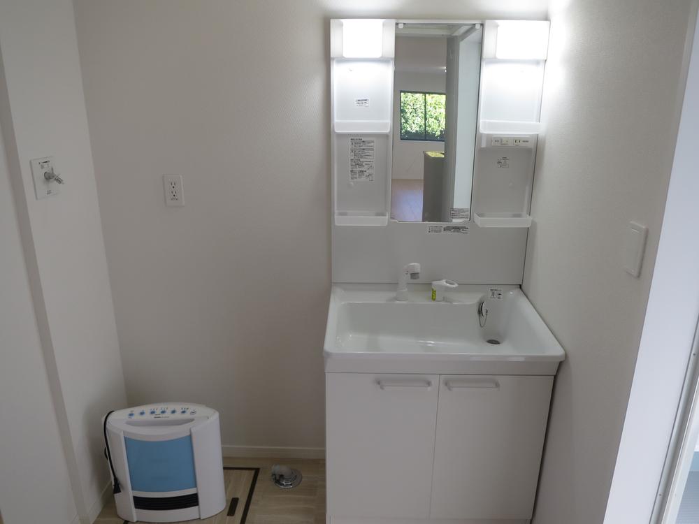 Wash basin, toilet. Local (12 May 2013) Shooting