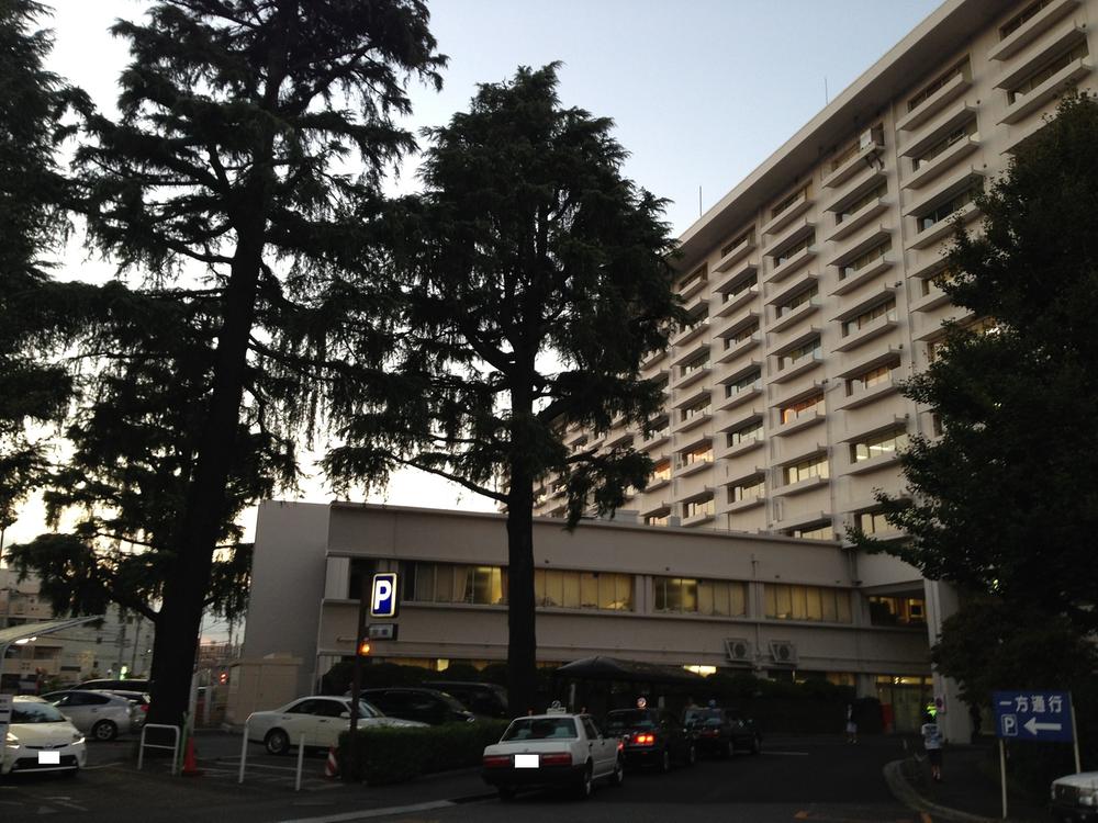 Hospital. Also dotted with specialty clinics such as the 600m hospital around until Tokyojikeikai Medical University Third Hospital. 