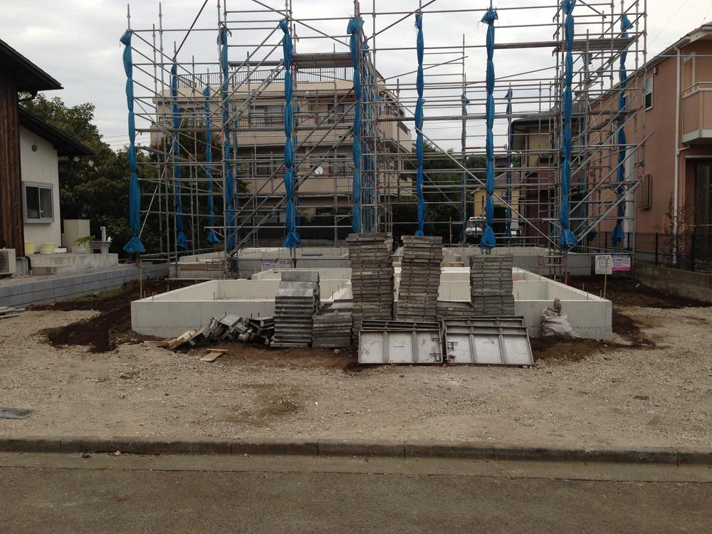 Local photos, including front road. Local (10 May 2013) Shooting