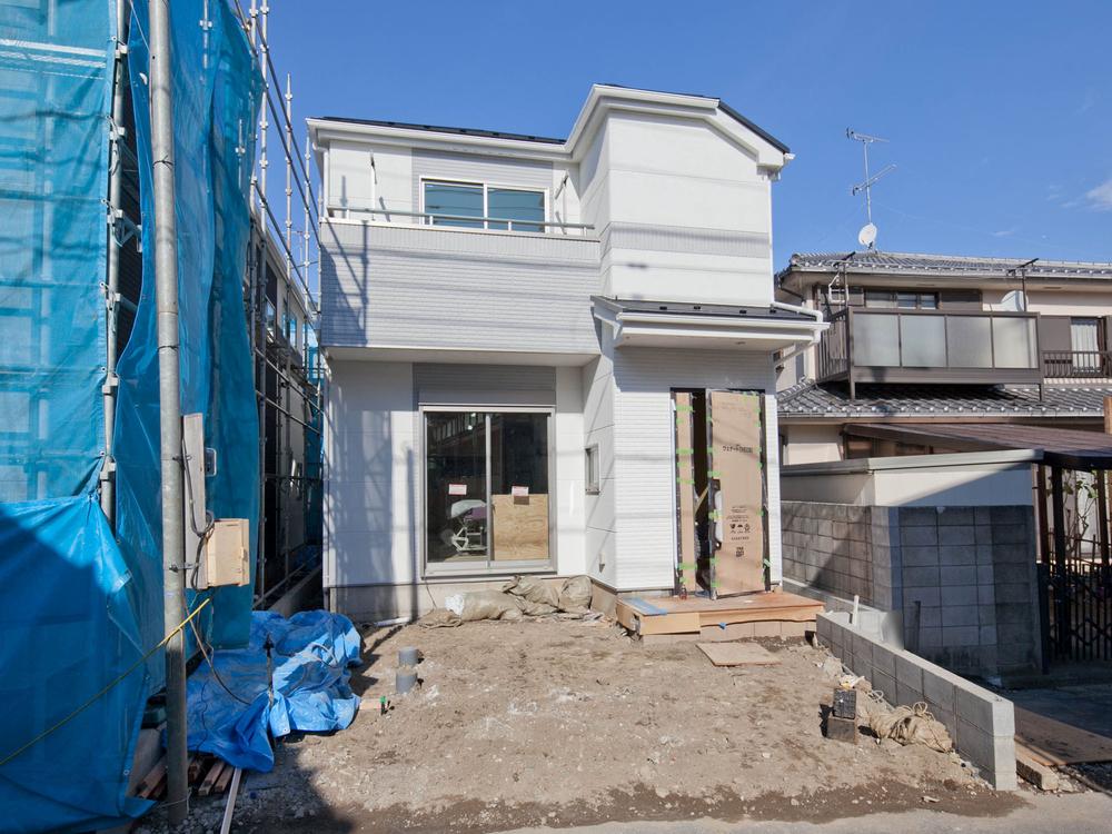 Local appearance photo. Local (12 May 2013) Shooting