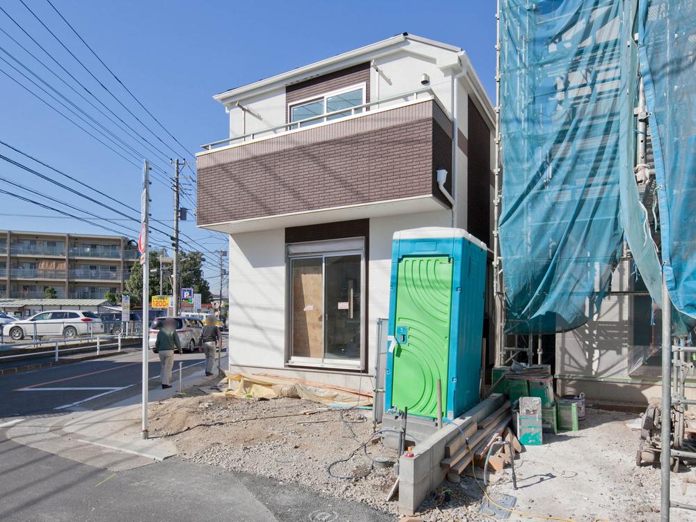 Local photos, including front road. Local (12 May 2013) Shooting