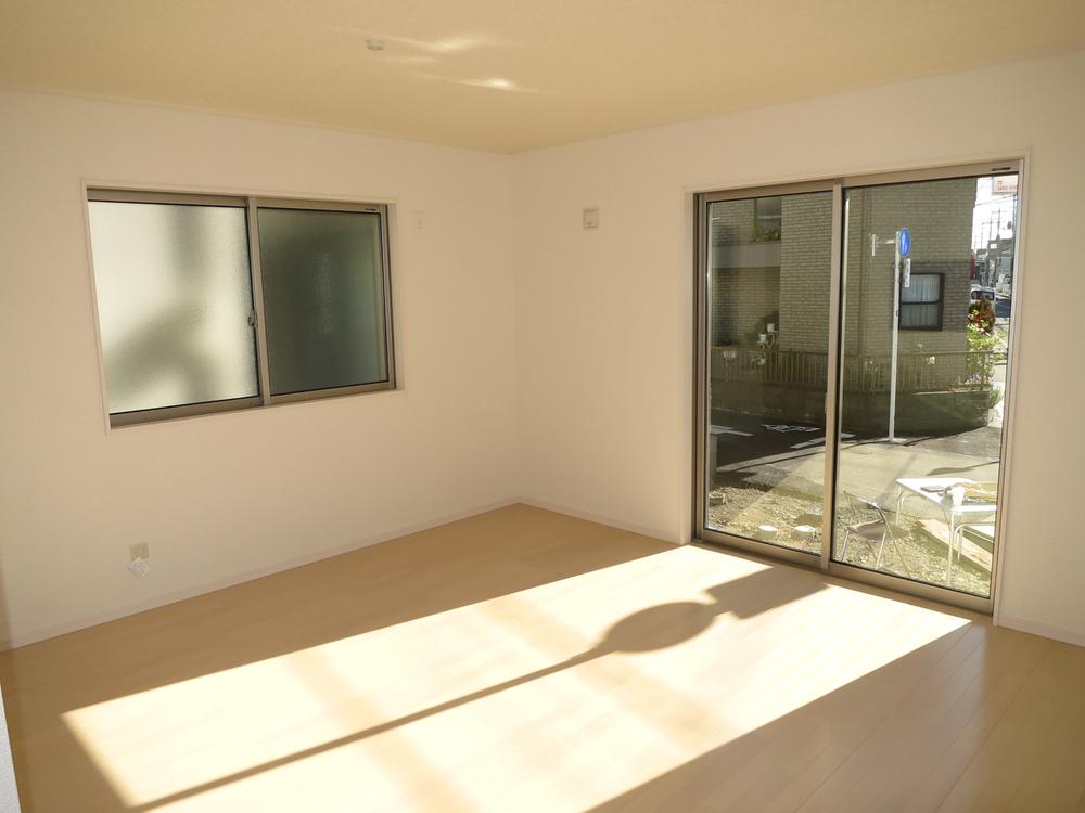 Living. Local (12 May 2013) Shooting