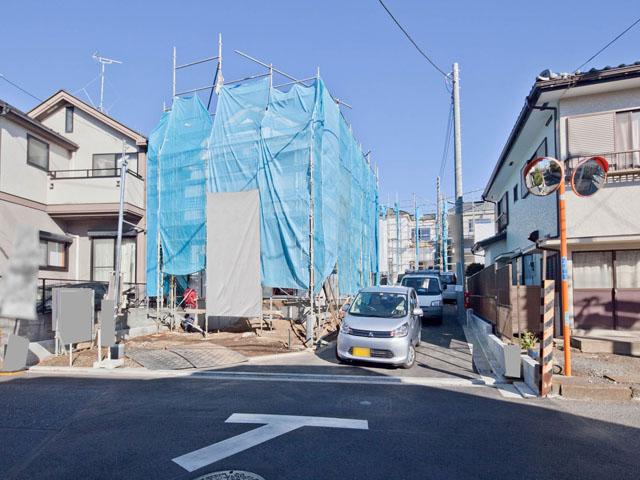 Local photos, including front road. Local (12 May 2013) Shooting