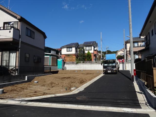 Local photos, including front road. Local (10 May 2013) Shooting