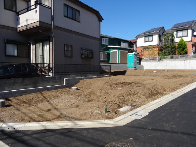 Local photos, including front road. Local (10 May 2013) Shooting