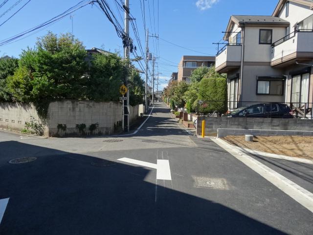 Local photos, including front road. Local (10 May 2013) Shooting