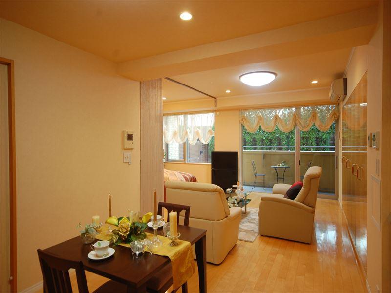 Living. Selling local