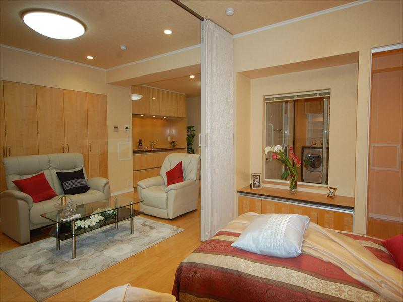 Living. Selling local