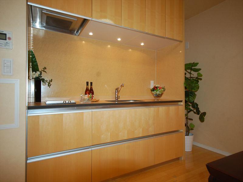 Kitchen. Selling local