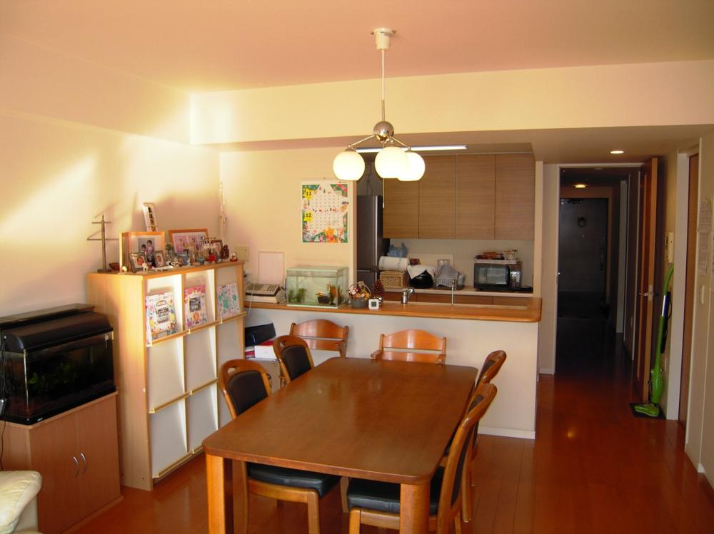 Living. About 15.4 Pledge of LDK. Since the south-facing that contains the well-yang.