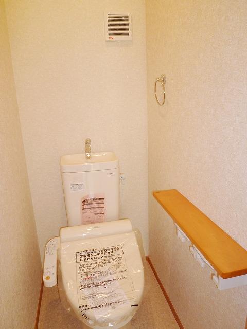 Toilet. Building 2: second floor toilet