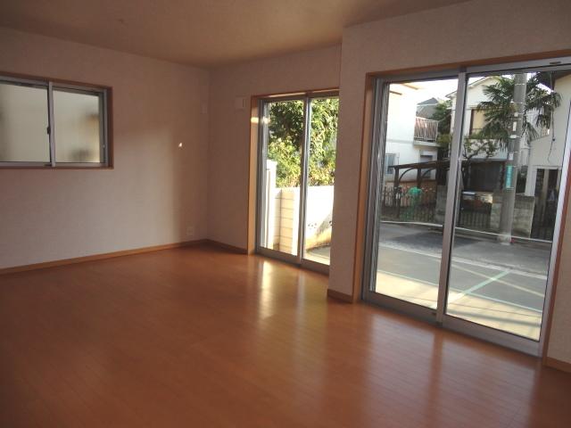 Living. Brightly ・ The window of large living-dining! 