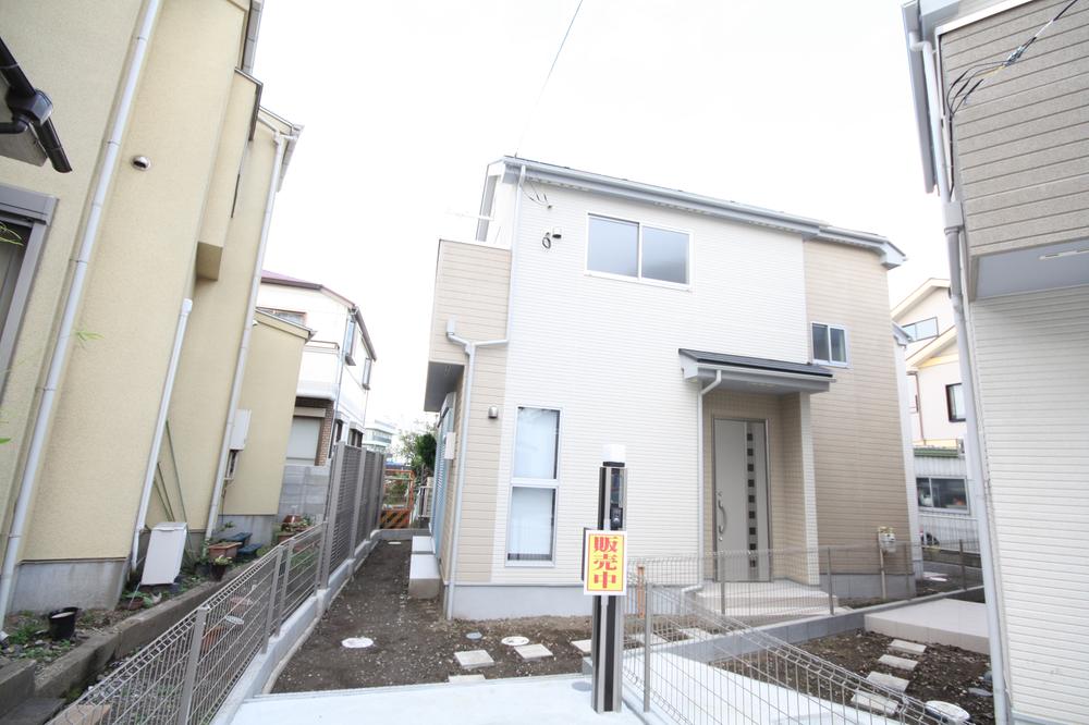 Local appearance photo. Local (11 May 2013) Shooting