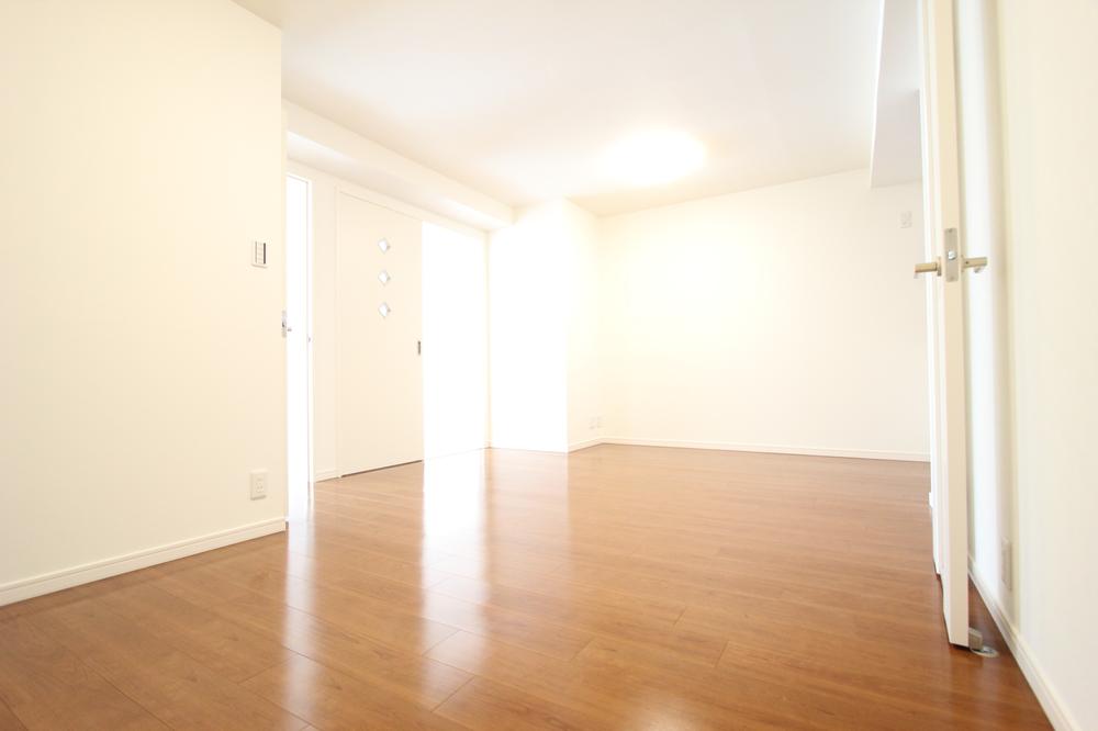 Living. New interior full renovation already New construction is like a beautiful room I !!!