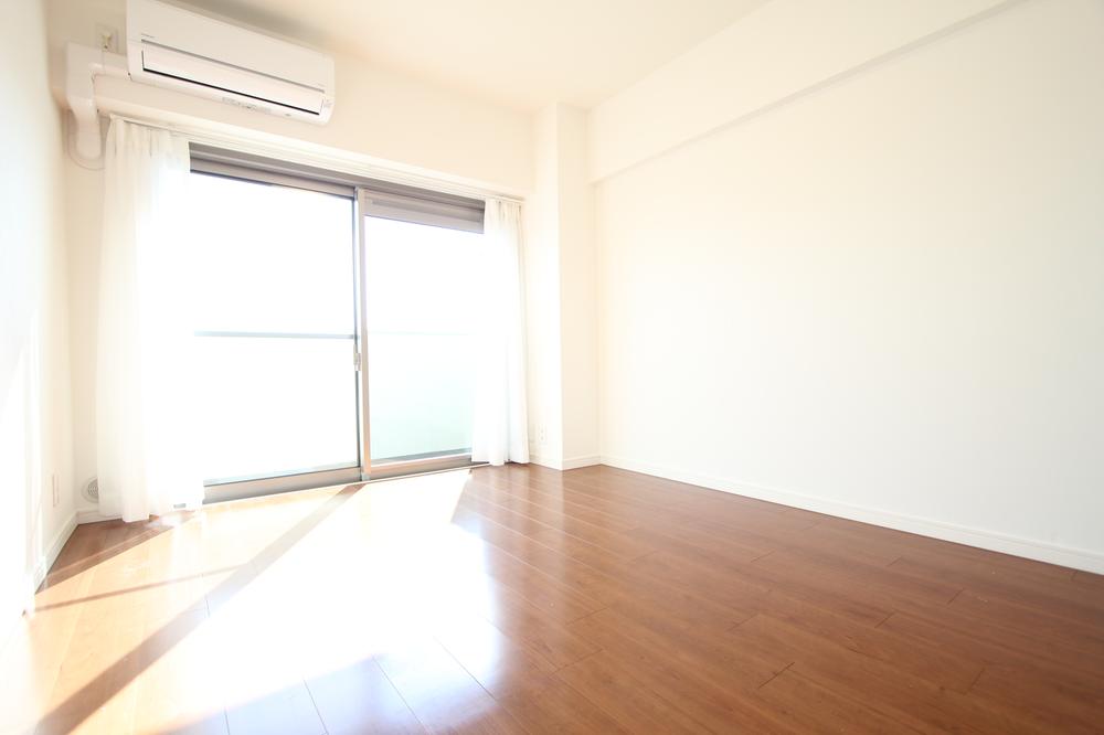 Non-living room. New air conditioning + lighting equipment Installed