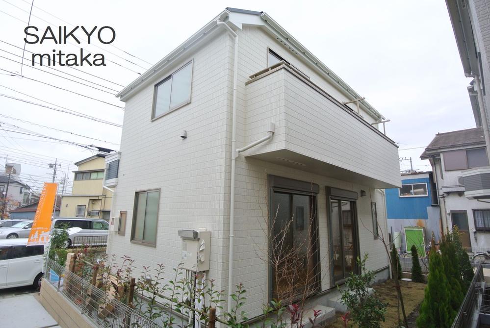 Local appearance photo. Selling local