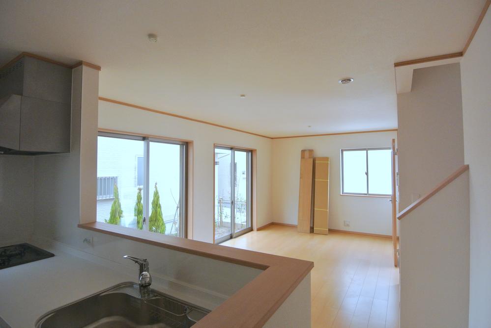 Living. Selling local