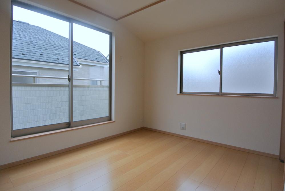 Non-living room. Selling local