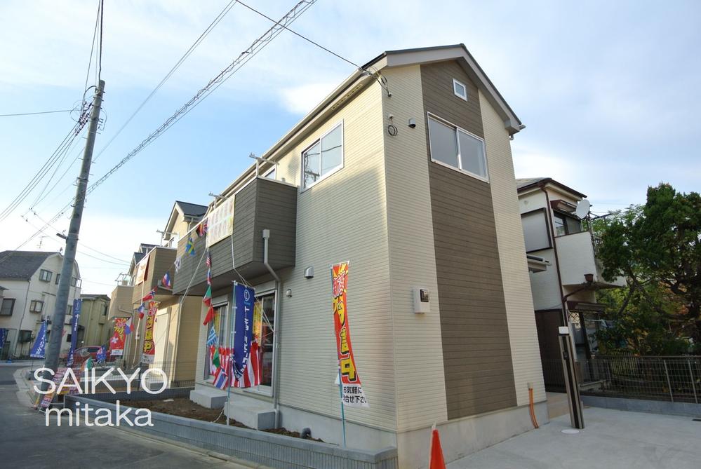 Local appearance photo. Selling local