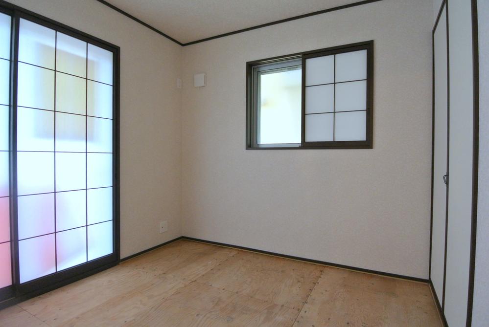 Non-living room. Selling local