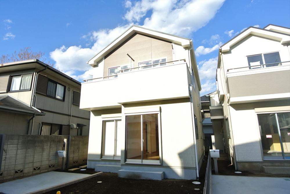 Local appearance photo. Selling local 1 Building