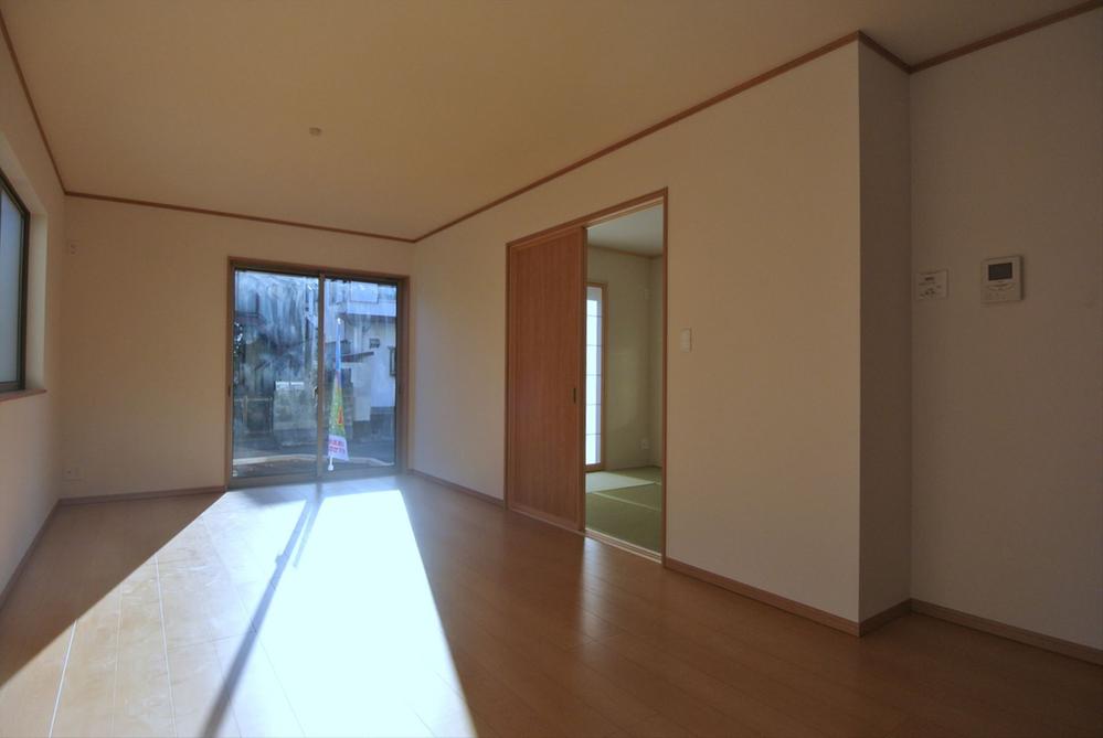 Living. Selling local 1 Building