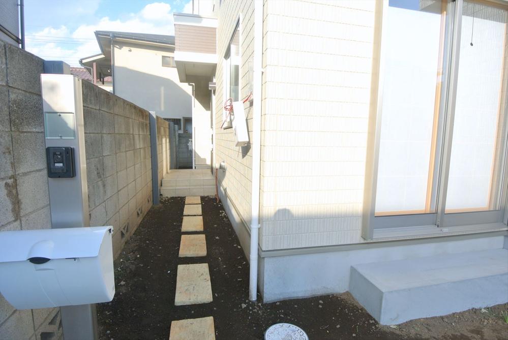 Local appearance photo. Selling local 1 Building