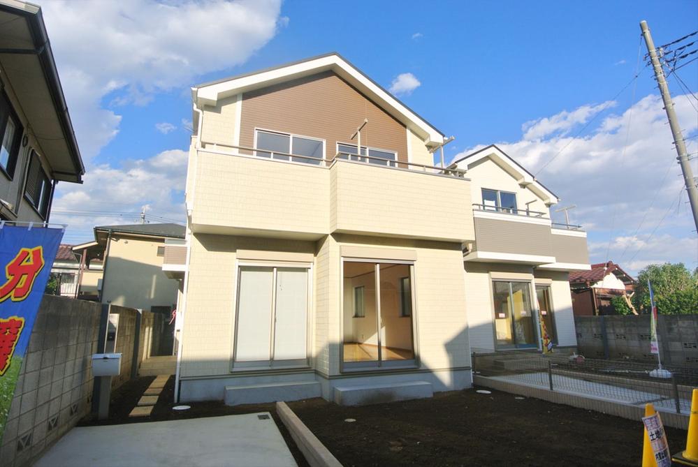 Local appearance photo. Selling local 1 Building