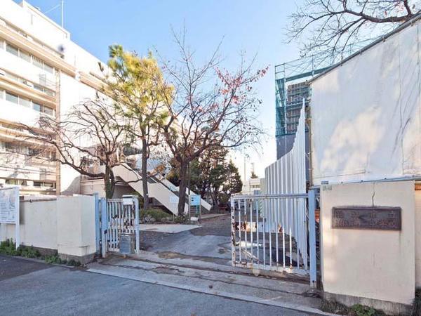 Junior high school. Komae 350m until the second junior high school