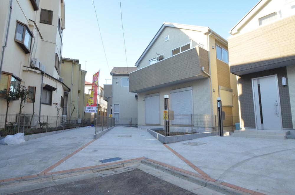 Local photos, including front road. Local (12 May 2013) Shooting 6 Building