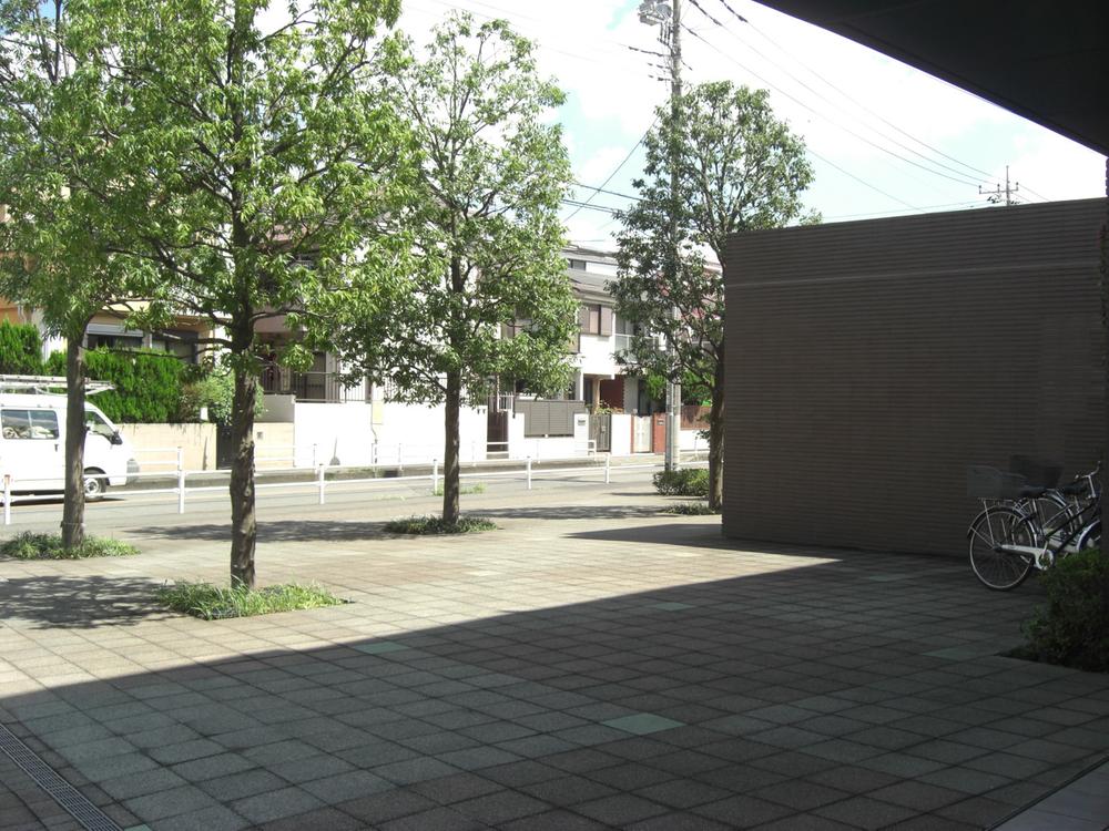 Entrance. Oaks gate (entrance before the open space)