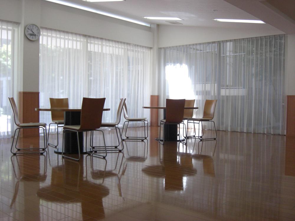 Other common areas. East Plaza (shared building)