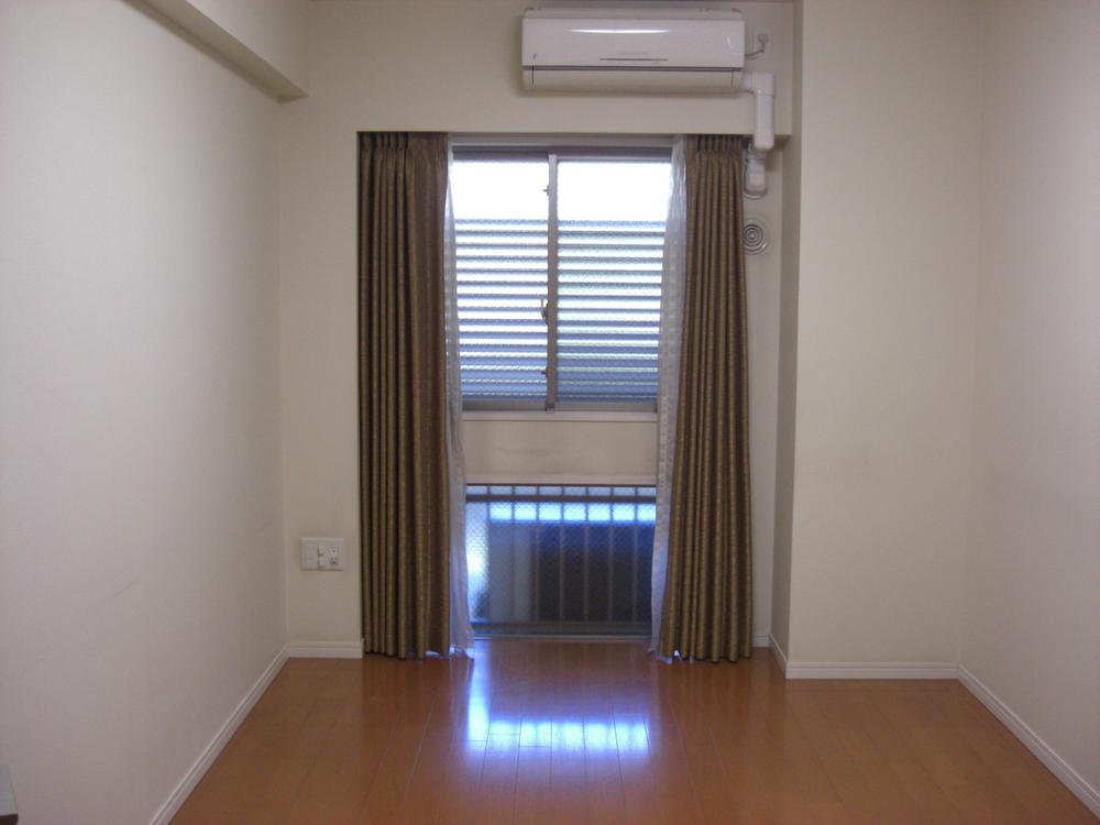 Non-living room. Walk-through closet with a Western-style