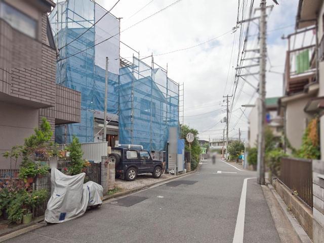 Local photos, including front road. Contact road situation