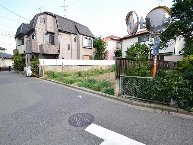 Local photos, including front road. Contact road situation