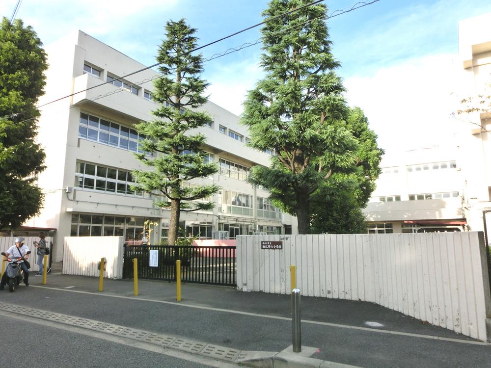 Primary school. Komae 160m until the sixth elementary school
