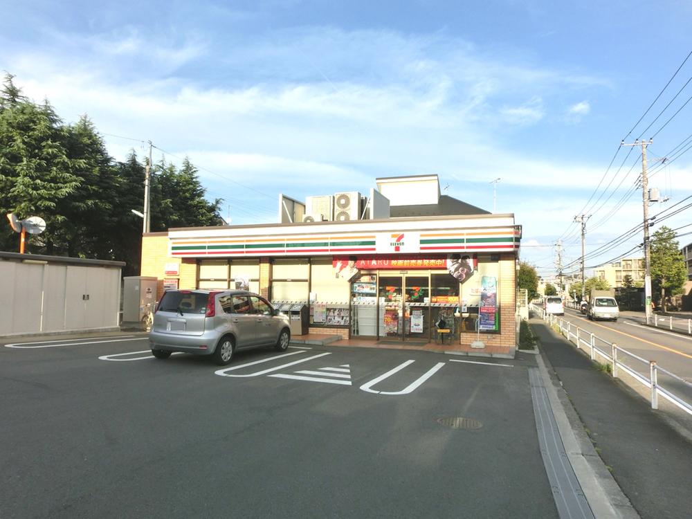 Convenience store. Until the Seven-Eleven 200m