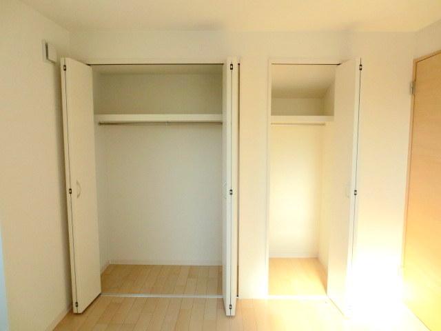 Receipt. The main bedroom storage.