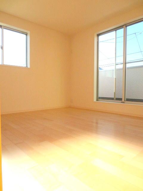 Non-living room. The main bedroom 6.5 Pledge.