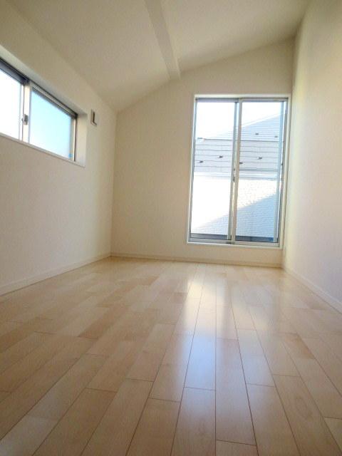 Non-living room. Western-style 5 Pledge.