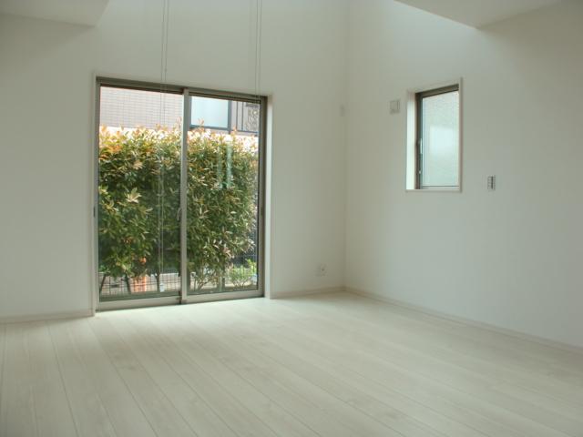 Same specifications photos (living). Enforcement example photo