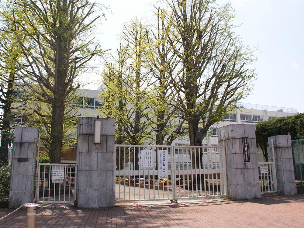 Junior high school. Municipal Komae until the third junior high school 1110m  ※ Local surrounding environment (June 2013 shooting)
