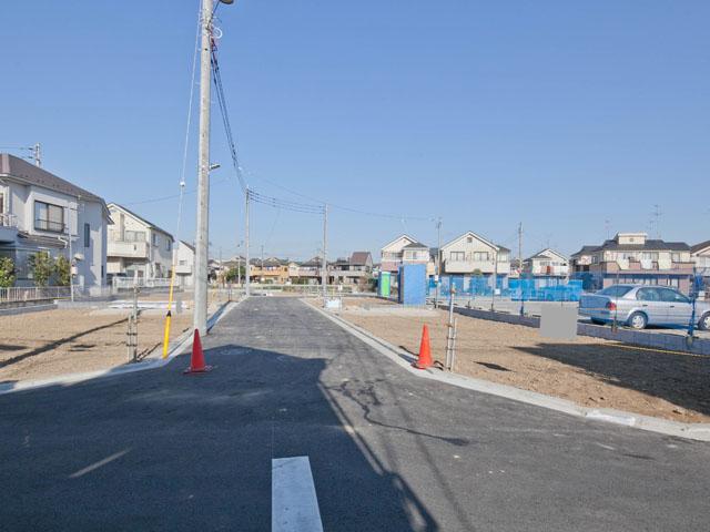 Local photos, including front road. Local (12 May 2013) Shooting