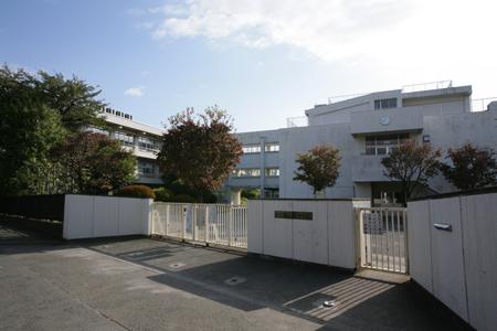 Junior high school. Komae 987m until the first junior high school